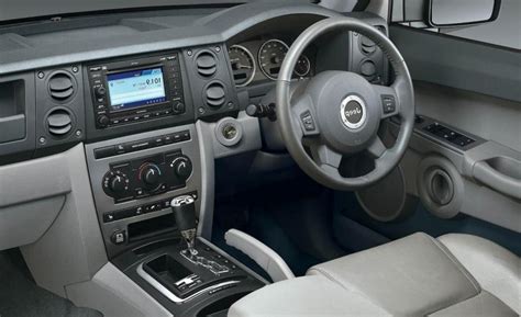 Jeep commander interior photo