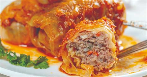 Cabbage Rolls in Tomato Sauce (Slow Cooker)