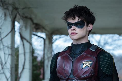 Titans: Jason Todd ha un nuovo look nella terza stagione, FOTO