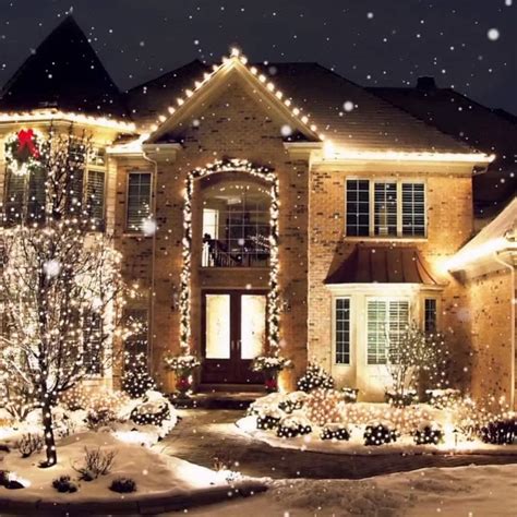 13 Outdoor Christmas Lights Ideas and Tips | Exterior christmas lights ...