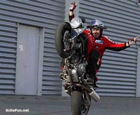 Motorcycle stunts - XciteFun.net