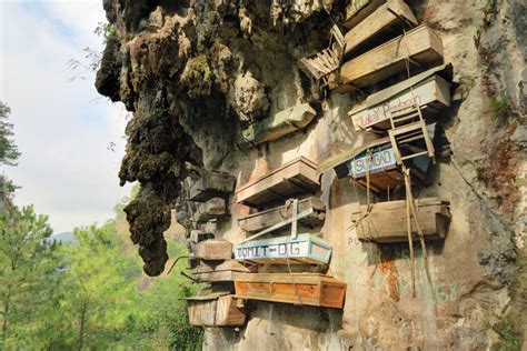 Hanging Coffins of Sagada: The Filipino Tribe That Hangs Its Dead From ...