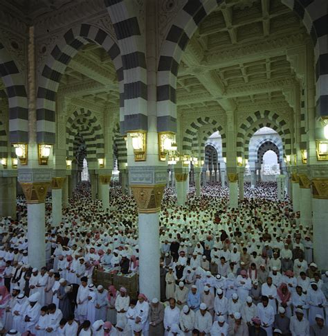 Welcome to the Islamic Holly Places: Masjid E Nabvi Inside