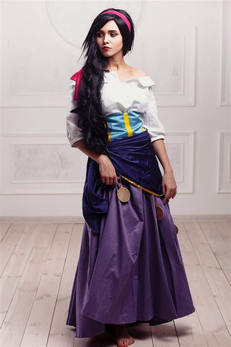 Esmeralda Costumes | PartiesCostume.com