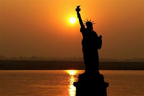 NYC: Statue of Liberty Diner Cruise Harga Tiket Promo Up to 7%