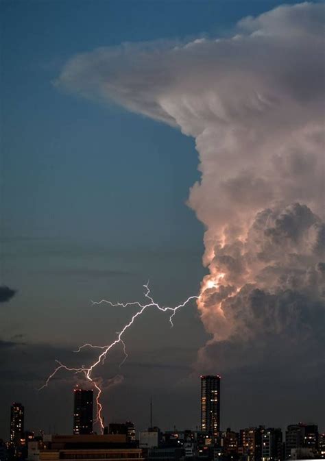 Enormous Cumulonimbus Cloud over Tokyo by Masanobu Higashiyama | 嵐の写真 ...