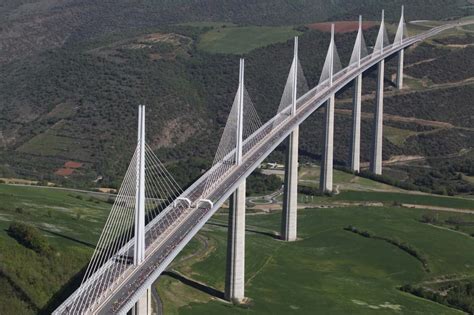 Le viaduc de Millau dans le département de l'Aveyron en Occitanie