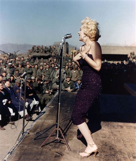 Fascinating Color Photos of Marilyn Monroe Singing to the Troops During ...