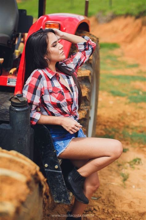 Country Women, Tractor Sexy, Foto Cowgirl, Prom Photoshoot, Studio ...