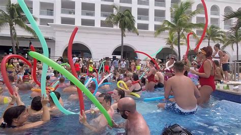 Riu Cancun Pool Party - YouTube