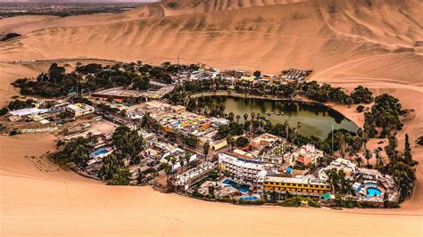 Huacachina: oasis in the middle of the desert