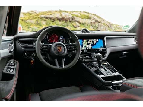 2022 Porsche Macan: 35 Interior Photos | U.S. News