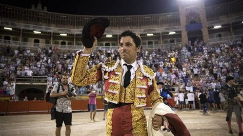 Bullfighting returns to Majorca after partial ban overturned - BBC News