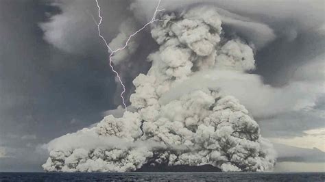 Tracking Water in the Tongan Volcano’s Massive Eruption Plume - Eos