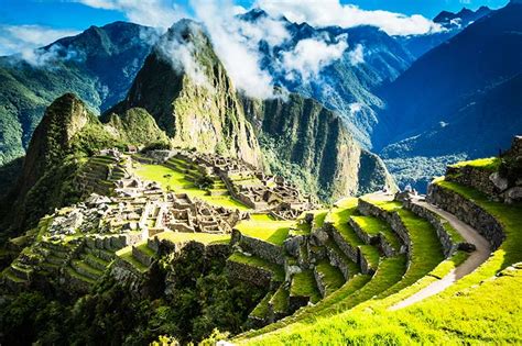 ¿Cuáles son las montañas en Machu Picchu?