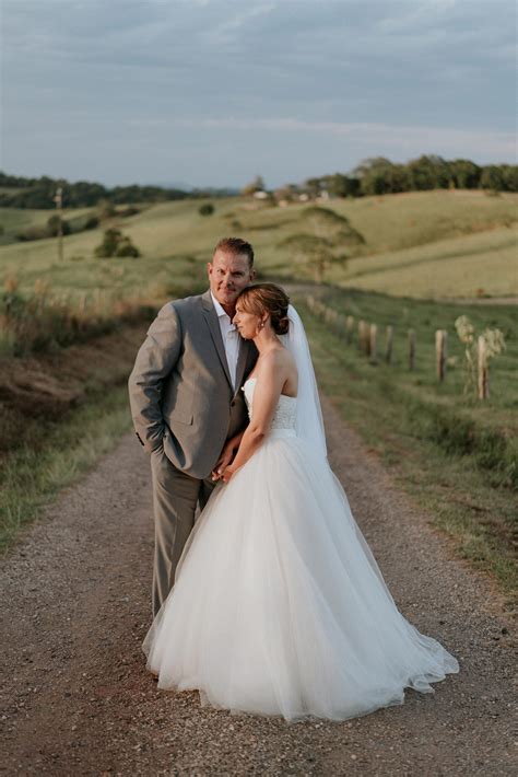 Sensory overload: Stephanie and Robert's romantic garden wedding | Easy ...