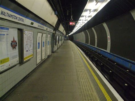 Walthamstow Central Underground Station (Waltham Forest, 1968) | Structurae