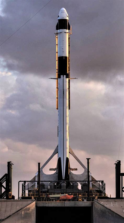 SpaceX Falcon 9 rocket lands for the last time ahead of risky in-flight ...