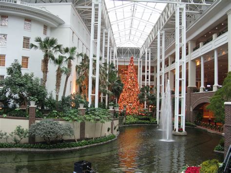 C2C: Christmas Light up at Opryland, Nashville