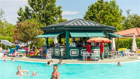 Les dates d'ouverture des piscines sont correctes au début de la saison ...