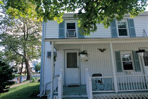 Bruce Springsteen's Childhood Home in Freehold, New Jersey, Just Sold ...