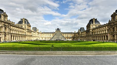 Private 4 Hour Tour of Louvre and Orsay Museum with private official guide