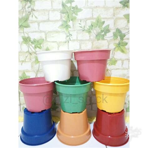 POT bunga plastik warna, Perkebunan di Carousell