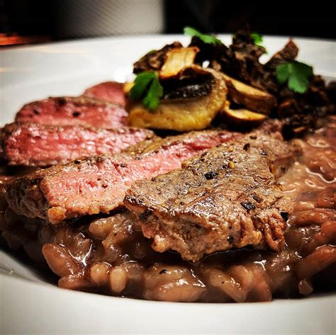 Red Wine Risotto with Steak and Mushrooms - HN Magazine