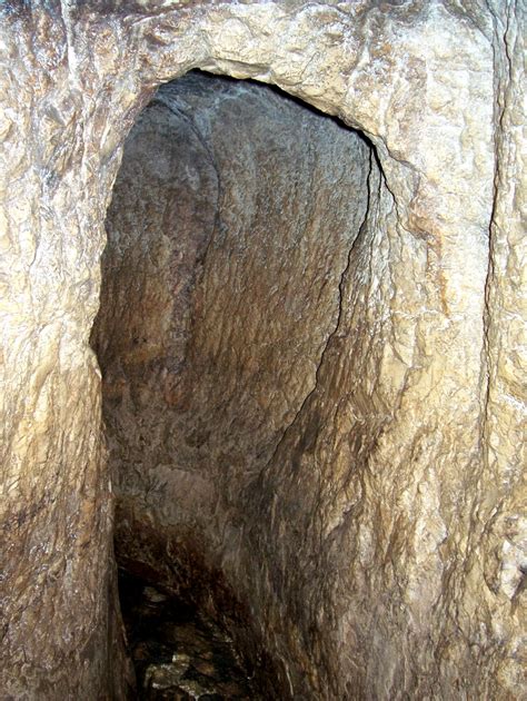 Bible and Archaeology - Online Museum: 13. Hezekiah's Tunnel (probable)