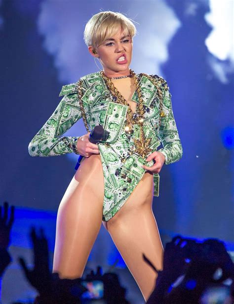 MILEY CYRUS Performs at Bangerz Tour in Lyon – HawtCelebs