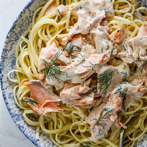 Salmon And Cream Cheese Pasta / Creamy Asparagus Salmon Pasta Recipe ...