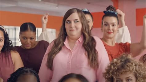 Aidy Bryant Has A New Old Navy Commercial And The Internet Is Loving It