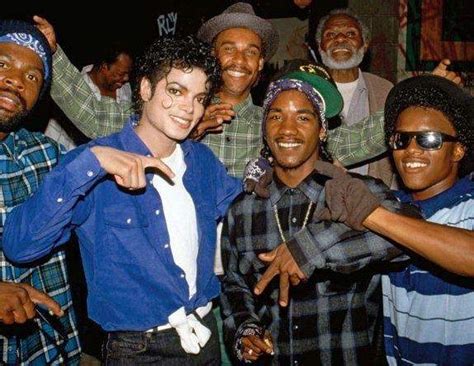 Michael Jackson chilling with some Crips. : r/pics