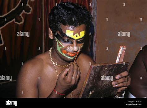 Kathakali makeup hi-res stock photography and images - Alamy