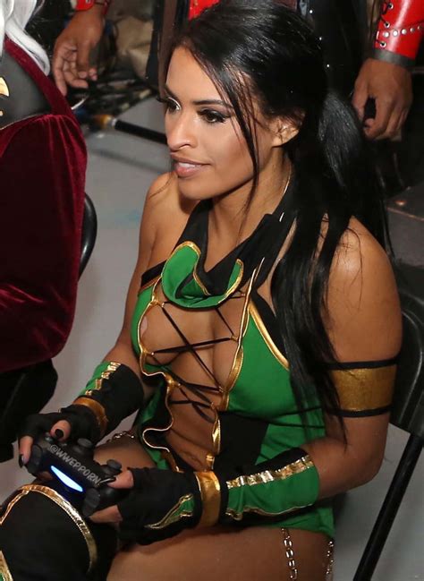 WWE manager Zelina Vega playing MK11 with her perfect cosplay - 9GAG