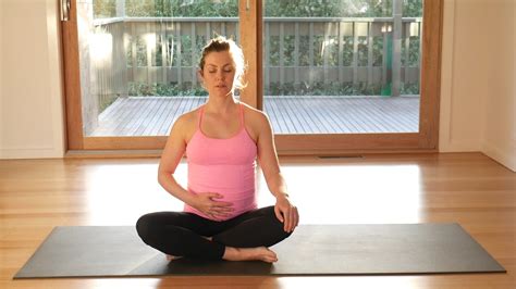 10 BEST PREGNANCY STRETCHES (2022)