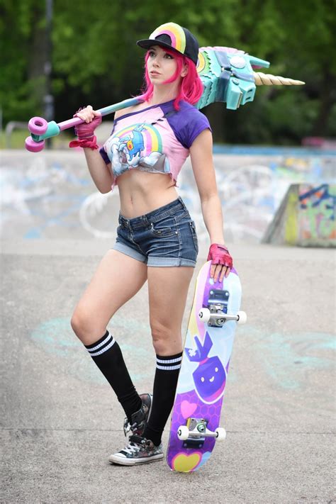 Fortnite Real Life | Fortnite cosplay, Fortnite girl, Fortnite girl skins