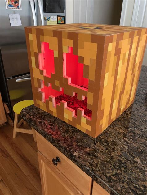 Minecraft Jack-o'-Lantern Made of Wooden Planks