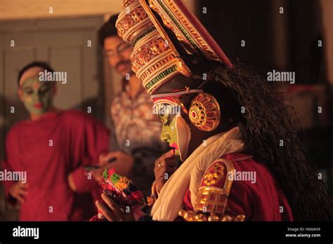 Kathakali makeup hi-res stock photography and images - Alamy