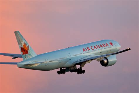 File:Air Canada Boeing 777-200LR Toronto takeoff.jpg - Wikimedia Commons