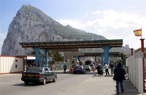 File:Gibraltar Border.jpg - Wikimedia Commons