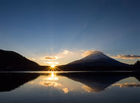 First sunrise of the year brings luck - The Japan Times