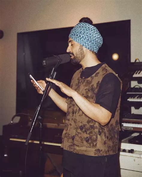 Diljit Dosanjh and Sia pose together in the studio, fans wonder if it ...