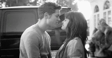 Cute Couple GIF - Cute Couple Kiss - Discover & Share GIFs