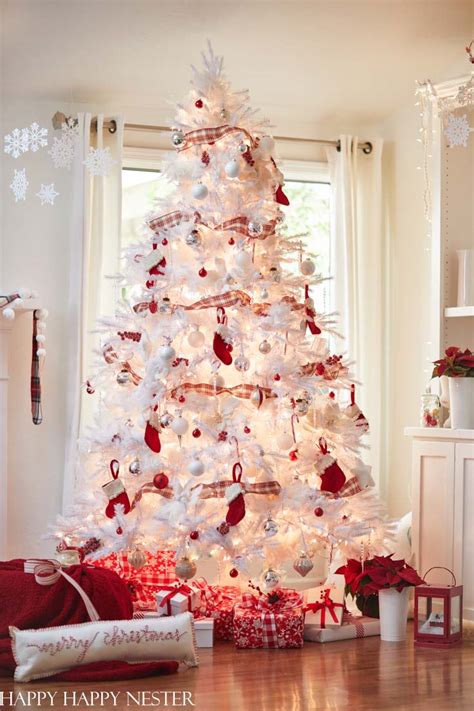 Red and White Christmas Tree - Happy Happy Nester