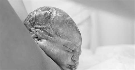 Birth Photographer Captures Exact Moment Babies' Heads Are Born In ...