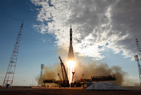 File:Soyuz TMA-05M rocket launches from Baikonur 4.jpg - Wikimedia Commons