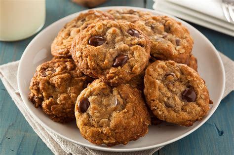 Low Calorie Chocolate Chip Oatmeal Cookies - Lose Weight By Eating