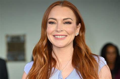 Lindsay Lohan Is Absolutely Glowing as She Cradles Her Baby Bump in New ...