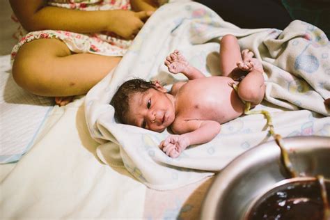 Meet a photographer who wants to popularise home births with these ...